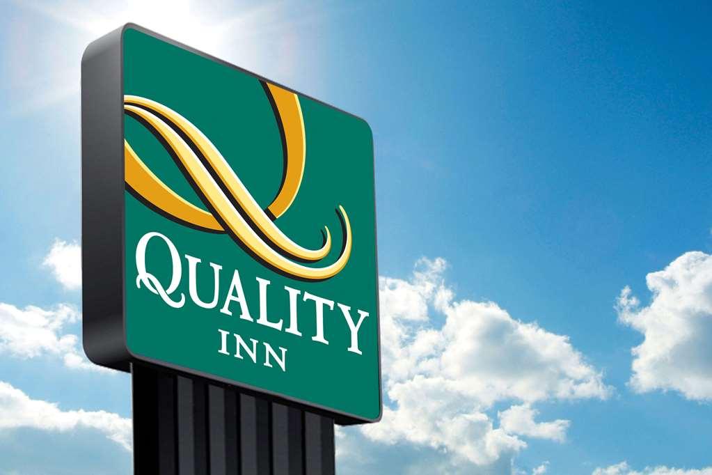 Quality Inn Albuquerque East I-40 Juan Tabo Exit Εξωτερικό φωτογραφία