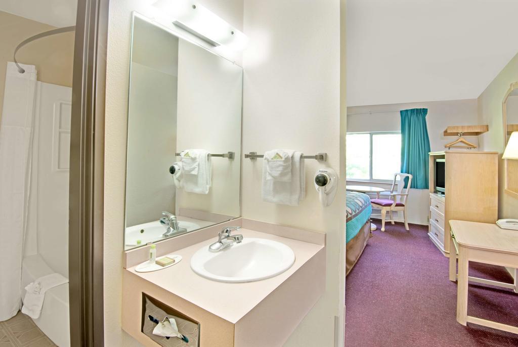 Quality Inn Albuquerque East I-40 Juan Tabo Exit Εξωτερικό φωτογραφία